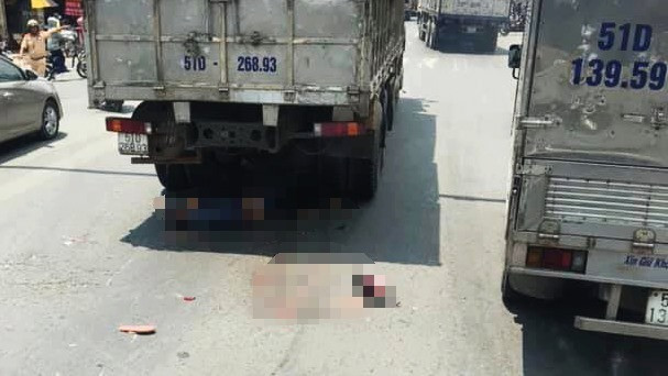 Đôi nam nữ tử vong thương tâm sau va chạm với xe tải ở Sài Gòn Doi nam nu tu vong thuong tam sau va cham voi xe tai o Sai Gon