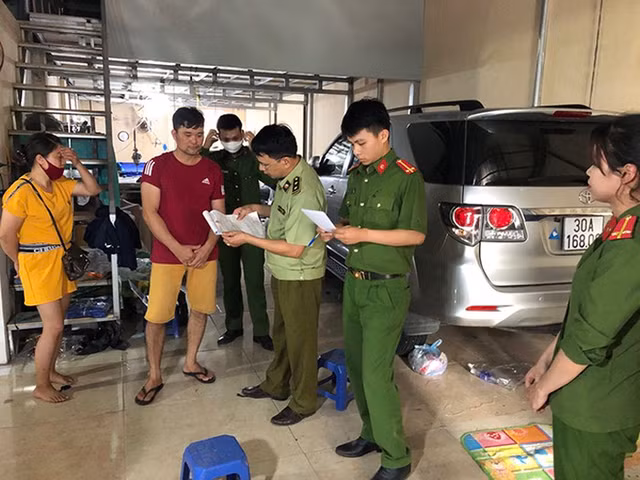 Phat hien xuong san xuat hang nghin bo quan ao gia mao cac thuong hieu, nhan mac the thao lon-Hinh-4