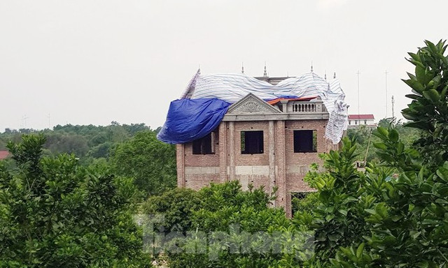 Cận cảnh biệt thự, nhà vườn trái phép lại 'mọc' trên đồi ở Ba Vì - Hình 9 Can canh biet thu, nha vuon trai phep lai 'moc' tren doi o Ba Vi-Hinh-9