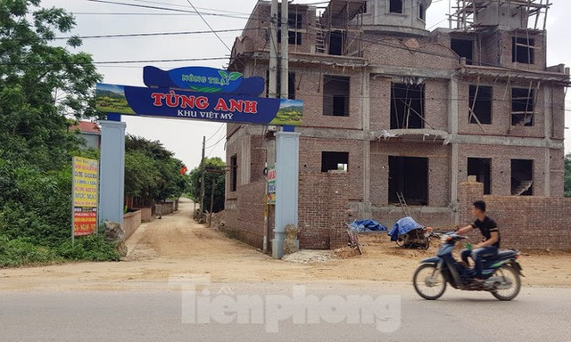 Cận cảnh biệt thự, nhà vườn trái phép lại 'mọc' trên đồi ở Ba Vì Can canh biet thu, nha vuon trai phep lai 'moc' tren doi o Ba Vi