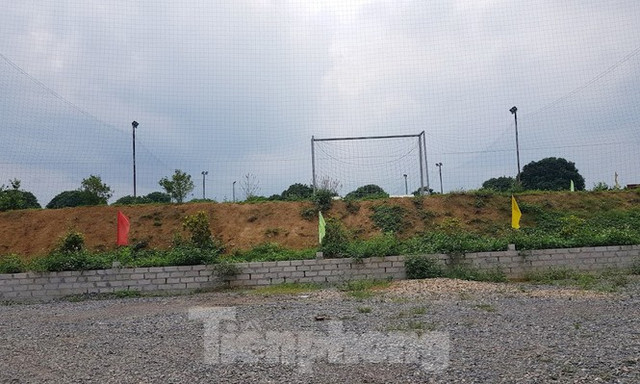 Cận cảnh biệt thự, nhà vườn trái phép lại 'mọc' trên đồi ở Ba Vì - Hình 8 Can canh biet thu, nha vuon trai phep lai 'moc' tren doi o Ba Vi-Hinh-8