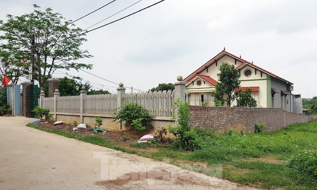 Cận cảnh biệt thự, nhà vườn trái phép lại 'mọc' trên đồi ở Ba Vì - Hình 10 Can canh biet thu, nha vuon trai phep lai 'moc' tren doi o Ba Vi-Hinh-10