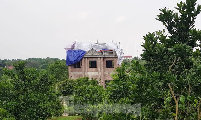 Cận cảnh biệt thự, nhà vườn trái phép lại 'mọc' trên đồi ở Ba Vì - Hình 5 Can canh biet thu, nha vuon trai phep lai 'moc' tren doi o Ba Vi-Hinh-5