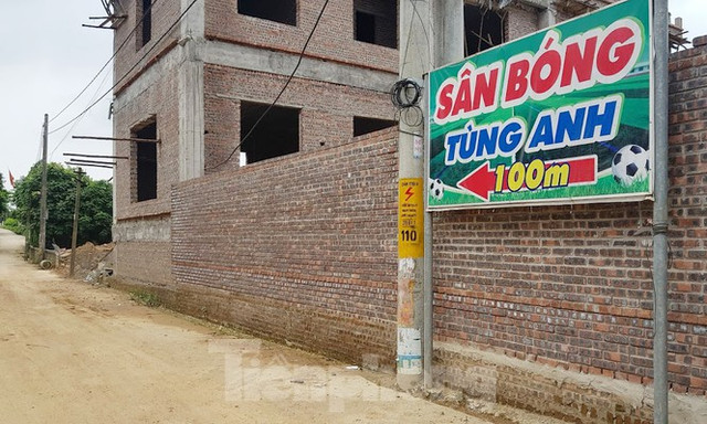 Cận cảnh biệt thự, nhà vườn trái phép lại 'mọc' trên đồi ở Ba Vì - Hình 7 Can canh biet thu, nha vuon trai phep lai 'moc' tren doi o Ba Vi-Hinh-7