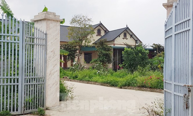 Cận cảnh biệt thự, nhà vườn trái phép lại 'mọc' trên đồi ở Ba Vì - Hình 4 Can canh biet thu, nha vuon trai phep lai 'moc' tren doi o Ba Vi-Hinh-4