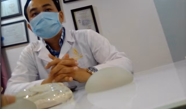 Trung tam phau thuat tham my Saigon’sun co duoc phep nang nguc nhu quang cao?-Hinh-3