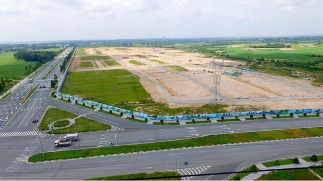 Lãnh đạo tỉnh Bình Dương nói gì về vụ bán 43ha đất công giá bèo? Lanh dao tinh Binh Duong noi gi ve vu ban 43ha dat cong gia beo?