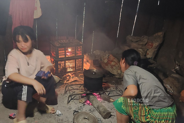 Xơ xác vì tảo hôn: Mới 35 tuổi lên chức ông nội, mẹ trẻ sinh 7 đứa con - Hình 4 Xo xac vi tao hon: Moi 35 tuoi len chuc ong noi, me tre sinh 7 dua con-Hinh-4