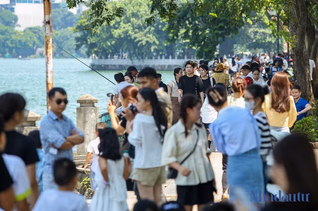 Diem tham quan, khu vui choi o Ha Noi chat cung ngay nghi le 2/9-Hinh-2