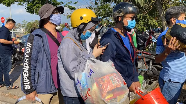 TP HCM se phat nguoi khong deo khau trang noi cong cong