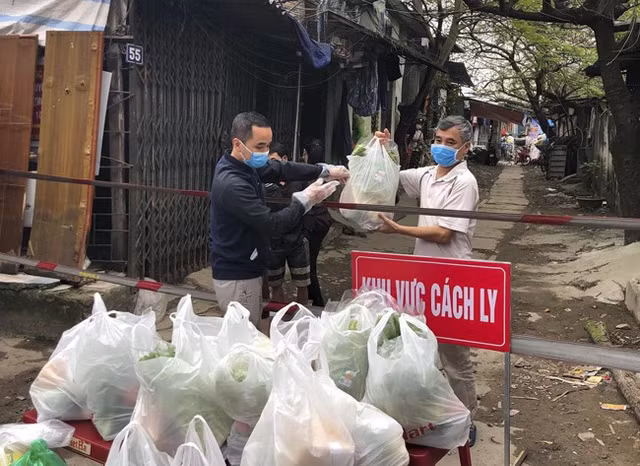 Bo truong Cong thuong: Du hang thiet yeu ke ca khi cach ly mot thanh pho
