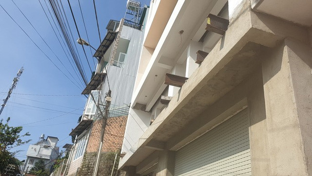 Giám đốc Bảo hiểm Xã hội TP Bảo Lộc xây nhà 4 tầng sai phép Giam doc Bao hiem Xa hoi TP Bao Loc xay nha 4 tang sai phep