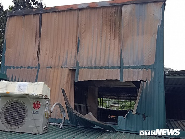 Ảnh hiện trường nơi 3 bà cháu chết cháy trên gác xếp - Hình 6 Anh hien truong noi 3 ba chau chet chay tren gac xep-Hinh-6