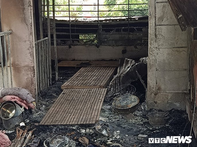 Ảnh hiện trường nơi 3 bà cháu chết cháy trên gác xếp - Hình 8 Anh hien truong noi 3 ba chau chet chay tren gac xep-Hinh-8