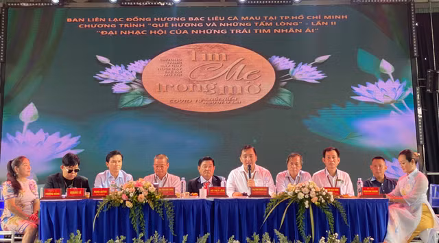 To chuc dem nhac 'Que huong va nhung tam long' giup tre em mo coi do COVID-19