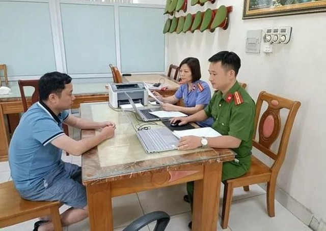 Một cán bộ ngân hàng bị bắt tạm giam vì chiếm đoạt hơn 80 tỷ đồng Mot can bo ngan hang bi bat tam giam vi chiem doat hon 80 ty dong