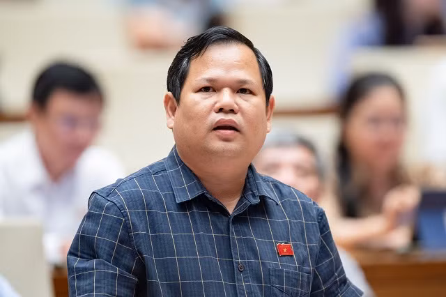 Bo truong Dao Ngoc Dung: Nang suat lao dong Viet Nam khong thap hon Lao, Campuchia