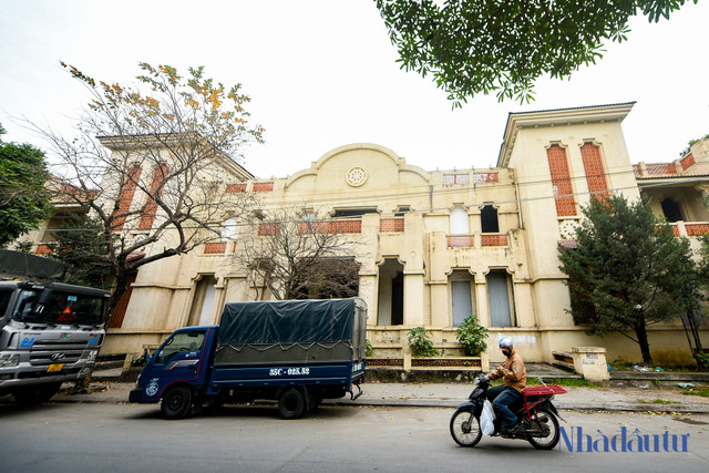 Nhếch nhác biệt thự xây không phép trên đất Cảng Hà Nội Nhech nhac biet thu xay khong phep tren dat Cang Ha Noi
