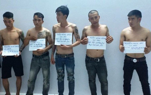 Côn đồ xưng là cảnh sát hình sự tấn công lực lượng CSGT ở miền Tây Con do xung la canh sat hinh su tan cong luc luong CSGT o mien Tay