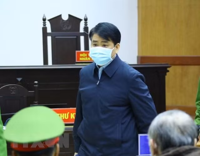 Cuu Chu tich Ha Noi Nguyen Duc Chung doi chat nay lua voi cuu Giam doc So KH&DT