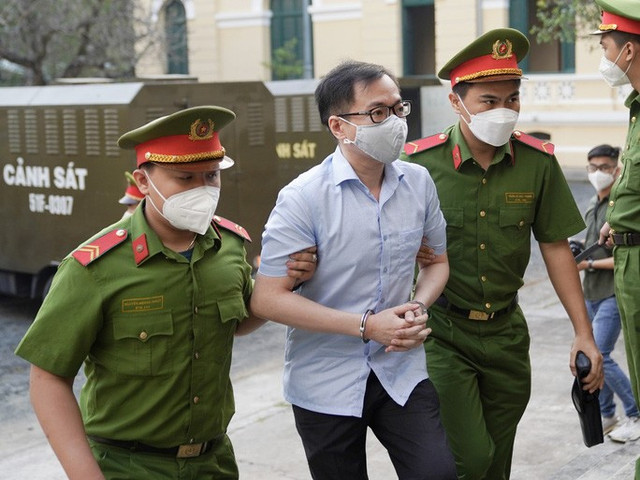 Cựu Chủ tịch HĐQT SADECO Tề Trí Dũng nhận tiền tham ô qua thư ký Cuu Chu tich HDQT SADECO Te Tri Dung nhan tien tham o qua thu ky