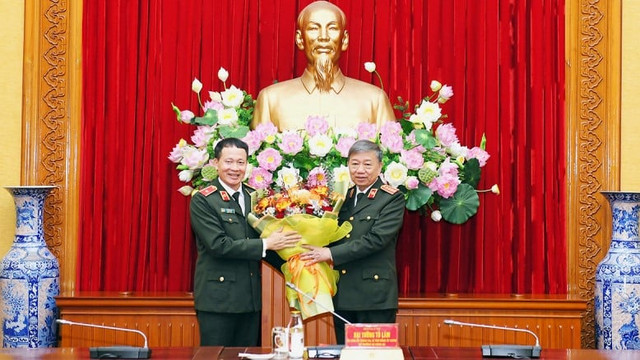 Thiếu tướng Vũ Hồng Văn nhận nhiệm vụ mới tại Ủy ban Kiểm tra Trung ương Thieu tuong Vu Hong Van nhan nhiem vu moi tai Uy ban Kiem tra Trung uong