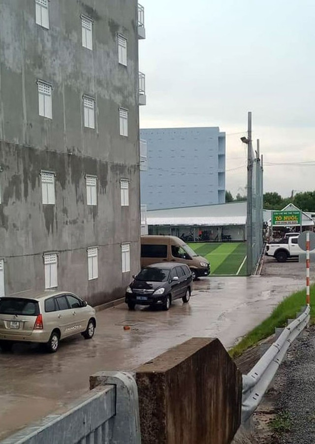 Xe biển xanh nườm nượp dự khai trương nhà nuôi yến của Chủ nhiệm UBKT Tỉnh uỷ - Hình 2 Xe bien xanh nuom nuop du khai truong nha nuoi yen cua Chu nhiem UBKT Tinh uy-Hinh-2