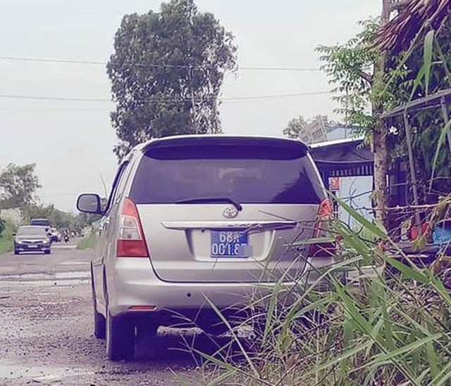 Xe biển xanh nườm nượp dự khai trương nhà nuôi yến của Chủ nhiệm UBKT Tỉnh uỷ - Hình 3 Xe bien xanh nuom nuop du khai truong nha nuoi yen cua Chu nhiem UBKT Tinh uy-Hinh-3