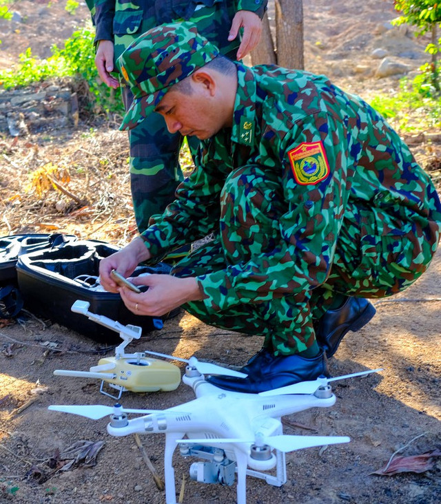 Máy bay không người lái cất cánh truy tìm phạm nhân 'vượt ngục' trốn ở Hải Vân May bay khong nguoi lai cat canh truy tim pham nhan 'vuot nguc' tron o Hai Van