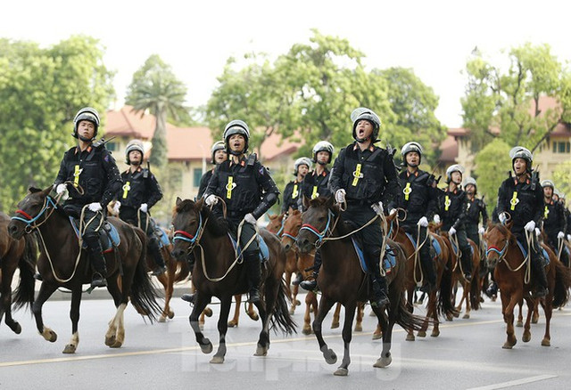 Đại tướng Tô Lâm: Kỵ binh sẽ được dùng trong bất kể công việc gì cần thiết Dai tuong To Lam: Ky binh se duoc dung trong bat ke cong viec gi can thiet