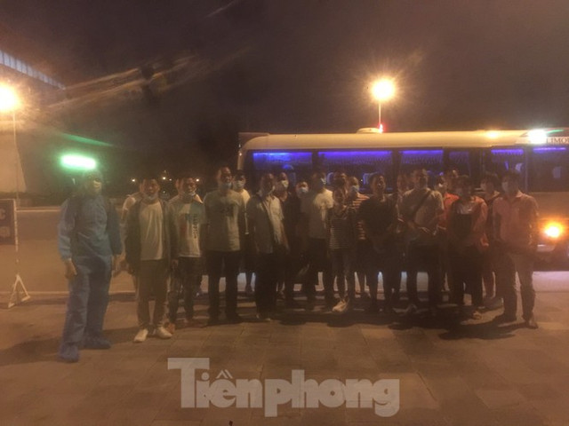 Bắc Giang bắt đầu đón, cách ly thương nhân Trung Quốc đến mua vải thiều - Hình 2 Bac Giang bat dau don, cach ly thuong nhan Trung Quoc den mua vai thieu-Hinh-2