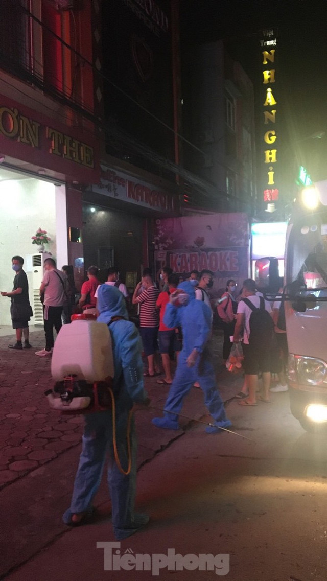 Bắc Giang bắt đầu đón, cách ly thương nhân Trung Quốc đến mua vải thiều - Hình 3 Bac Giang bat dau don, cach ly thuong nhan Trung Quoc den mua vai thieu-Hinh-3