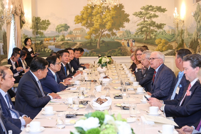Thủ tướng ăn trưa làm việc với CEO các tập đoàn bán dẫn hàng đầu Mỹ Thu tuong an trua lam viec voi CEO cac tap doan ban dan hang dau My