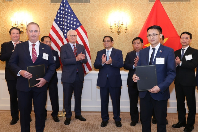 Thủ tướng ăn trưa làm việc với CEO các tập đoàn bán dẫn hàng đầu Mỹ - Hình 4 Thu tuong an trua lam viec voi CEO cac tap doan ban dan hang dau My-Hinh-4