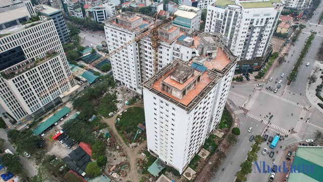 Nha tai dinh cu bo hoang om 'dat vang' Ha Noi hon 1 thap ky-Hinh-18