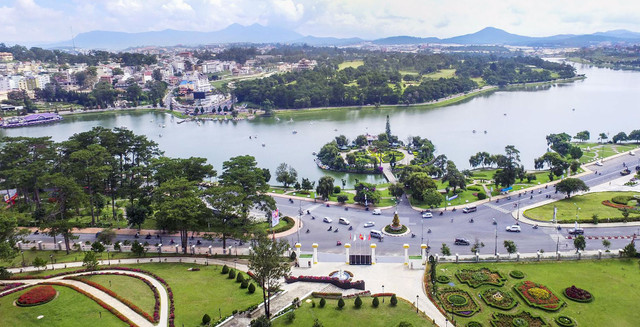 Lâm Đồng nói gì về việc Nguyên Thịnh Phát muốn tài trợ lập quy hoạch dự án ở Đà Lạt? Lam Dong noi gi ve viec Nguyen Thinh Phat muon tai tro lap quy hoach du an o Da Lat?