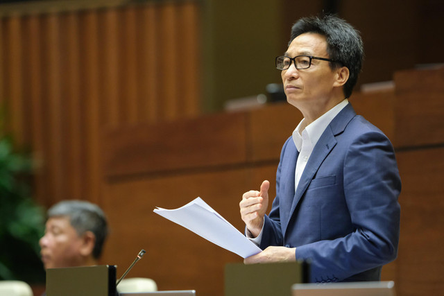 Phó Thủ tướng Vũ Đức Đam: Phải quản lý giá dịch vụ y tế dù là bệnh viện công hay tư Pho Thu tuong Vu Duc Dam: Phai quan ly gia dich vu y te du la benh vien cong hay tu