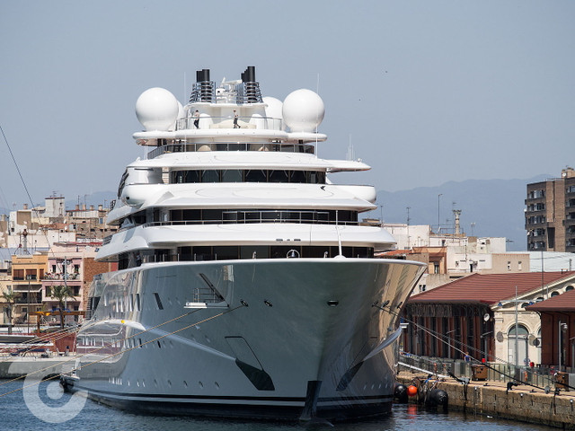 Cận cảnh siêu du thuyền xa hoa của tỷ phú Abu Dhabi - Hình 4 Can canh sieu du thuyen xa hoa cua ty phu Abu Dhabi-Hinh-4