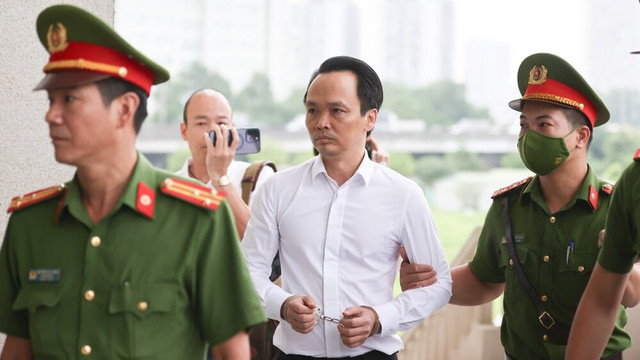 Cựu chủ tịch Tập đoàn FLC Trịnh Văn Quyết ra tòa hôm nay Cuu chu tich Tap doan FLC Trinh Van Quyet ra toa hom nay