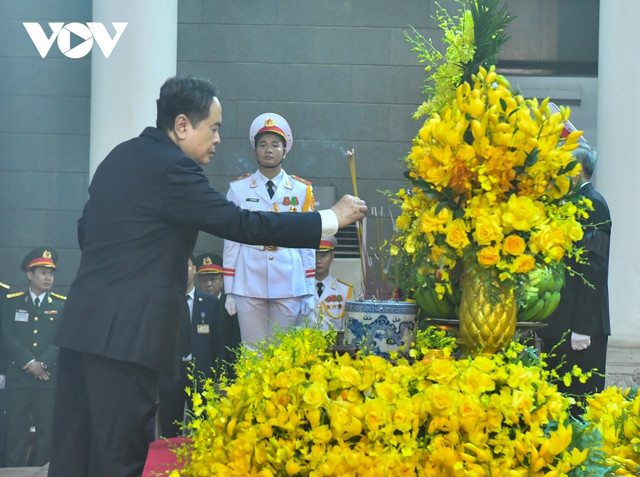 Lãnh đạo Đảng, Nhà nước ghi sổ tang tại lễ viếng Tổng Bí thư Nguyễn Phú Trọng - Hình 7 Lanh dao Dang, Nha nuoc ghi so tang tai le vieng Tong Bi thu Nguyen Phu Trong-Hinh-7