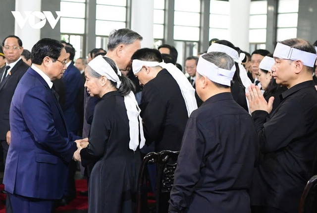 Hơn 1.560 đoàn trong và ngoài nước viếng Tổng Bí thư Nguyễn Phú Trọng Hon 1.560 doan trong va ngoai nuoc vieng Tong Bi thu Nguyen Phu Trong