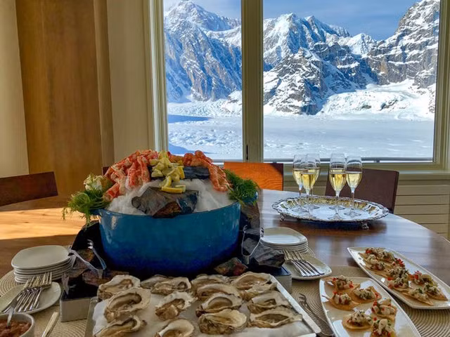 Chi 25.000 USD trong 1 dem de ngam cuc quang, an cua Alaska tren dinh nui bang-Hinh-5