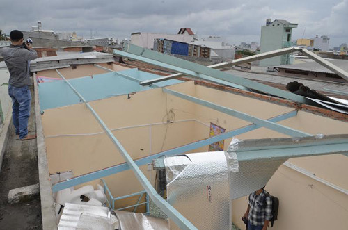 Nhiều nhà người dân bị tốc mái... Nhiều nhà người dân bị tốc mái...