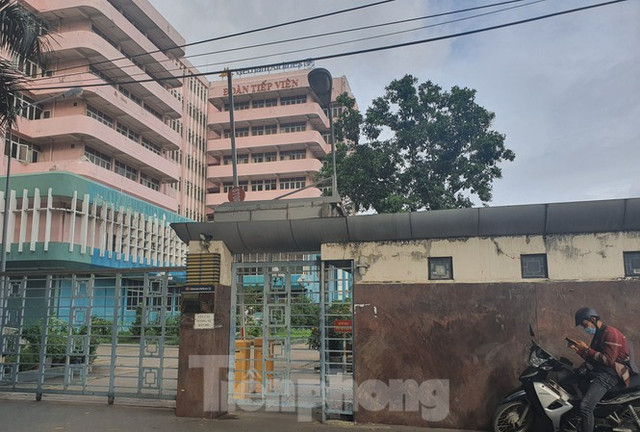 Tiếp viên hàng không Vietnam Airlines làm lây bệnh COVID-19 bị khởi tố Tiep vien hang khong Vietnam Airlines lam lay benh COVID-19 bi khoi to