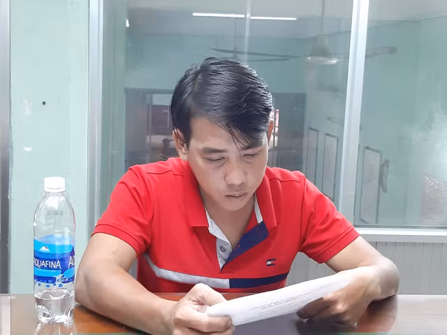Nguoi dan ong xach dao dam hang xom tu vong