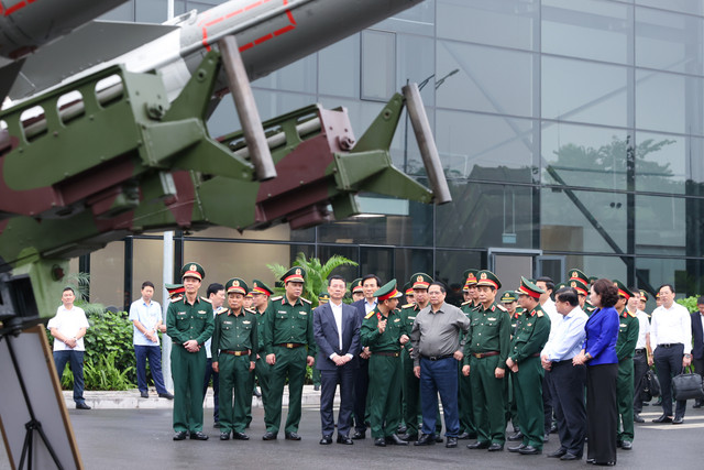Thủ tướng Phạm Minh Chính làm việc với Tập đoàn Viettel - Hình 12 Thu tuong Pham Minh Chinh lam viec voi Tap doan Viettel-Hinh-12