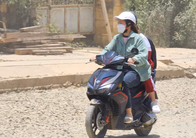 Con duong bui bay 'ngut troi' o Lac Duong do nha thau nao thi cong?-Hinh-9