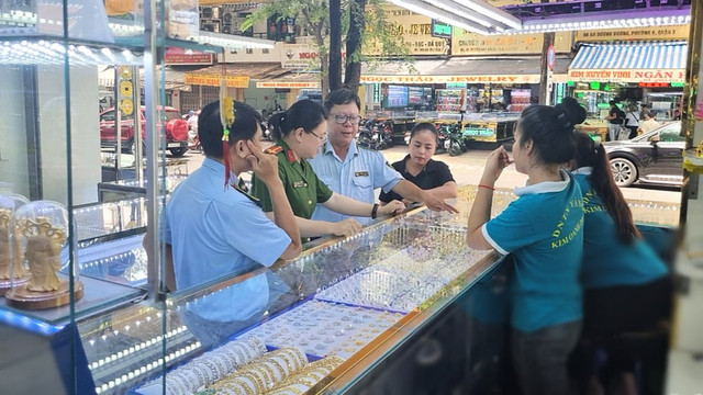 TP HCM tiếp tục kiểm tra đột xuất các doanh nghiệp kinh doanh vàng TP HCM tiep tuc kiem tra dot xuat cac doanh nghiep kinh doanh vang