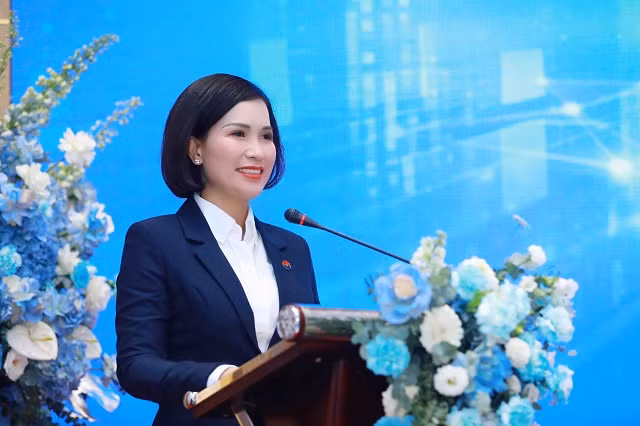 Chu tich NCB Bui Thi Thanh Huong: 'Co dong thieu so luon luon duoc bao ve dau tien'-Hinh-4