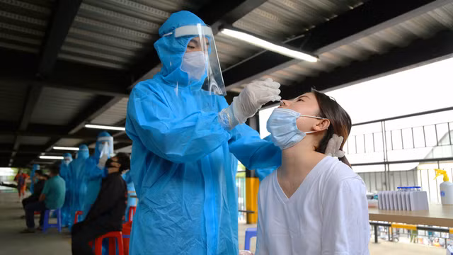 COVID-19 se duoc coi la benh nghe nghiep